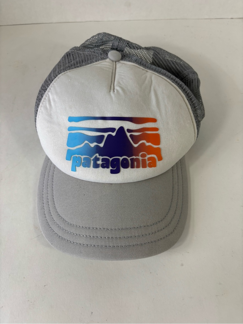 Patagonia Snapback Trucker Hat Cap Gray White Mesh Foam Mountain Logo Outdoor